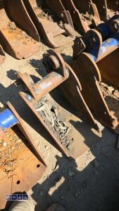 9'' digging bucket (30mm pins)