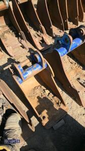 9'' digging bucket (30mm pins)