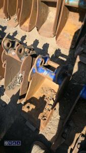 9'' digging bucket (30mm pins) - 2