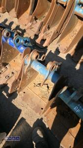 1ft digging bucket (30mm pins) - 2