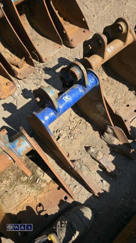 1ft digging bucket (30mm pins)