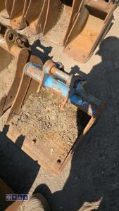 18'' digging bucket (30mm pins) - 2