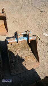 18'' digging bucket (30mm pins) - 3