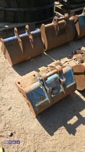 18'' digging bucket (30mm pins) - 4