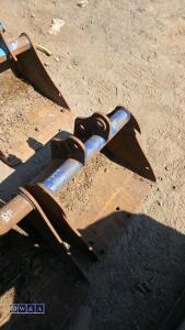 18'' digging bucket (30mm pins) - 3
