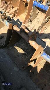 18'' digging bucket (30mm pins) - 2