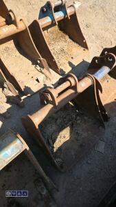 18'' digging bucket (30mm pins) - 3