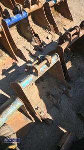 18'' digging bucket (25mm pins) - 4