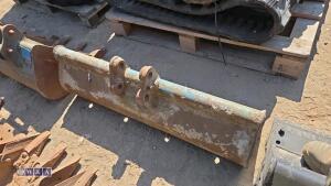 39'' ditching bucket (30mm pins) - 3