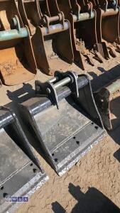 18'' digging bucket c/w bolt on blade to suit 1.5t excavator (30mm pins) - 3