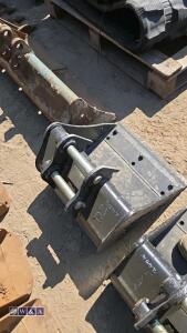 18'' digging bucket c/w bolt on blade to suit 1.5t excavator (30mm pins) - 4