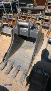 23'' digging bucket c/w bolt on blade to suit 5-6t excavator (60mm pins) - 2