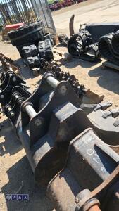 23'' digging bucket c/w bolt on blade to suit 5-6t excavator (60mm pins) - 4