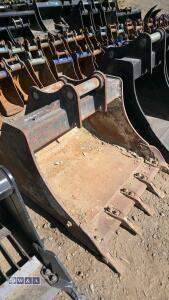 3ft digging bucket to suit 8t excavator (60mm pins) - 3