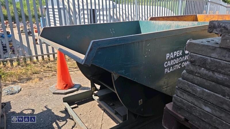 Forklift tipping skip
