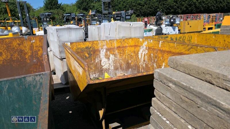 Forklift tipping skip