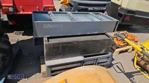 Quantity of metal drawers - 2