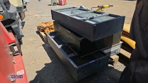 Quantity of metal drawers - 3