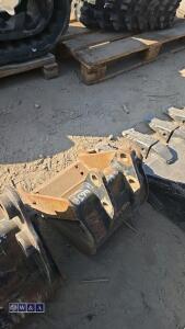 12'' digging bucket (25mm pins) - 4