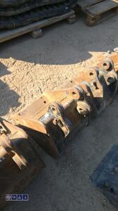 12'' digging bucket (25mm pins) - 5