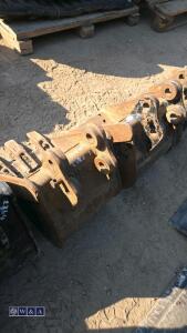 12'' digging bucket (25mm pins) - 4