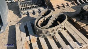Rubber track (Approx 230 x 96 x 31) - 3