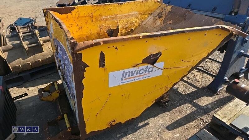Telehandler tipping skip