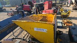 Telehandler tipping skip - 3