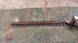 MAKITA petrol long reach hedge trimmer - 3