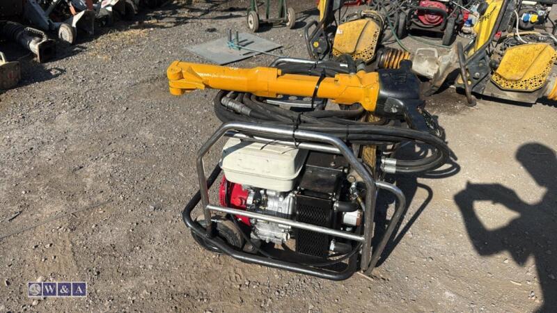 JCB BEAVER petrol hydraulic power pack & hose & breaker