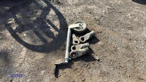 4 x trailer hitches & jockey wheel - 3