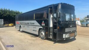 1980 VOLVO B58-60 tractor pulling bus / racing bus c/w garage to the rear & living quarters to the front, full rear lift door, internal rear winch, leisure batteries, 5 x bunk beds (KGY 432V)(taxation class HGV 16.5t)(V5 & plating certificate in office) - 5