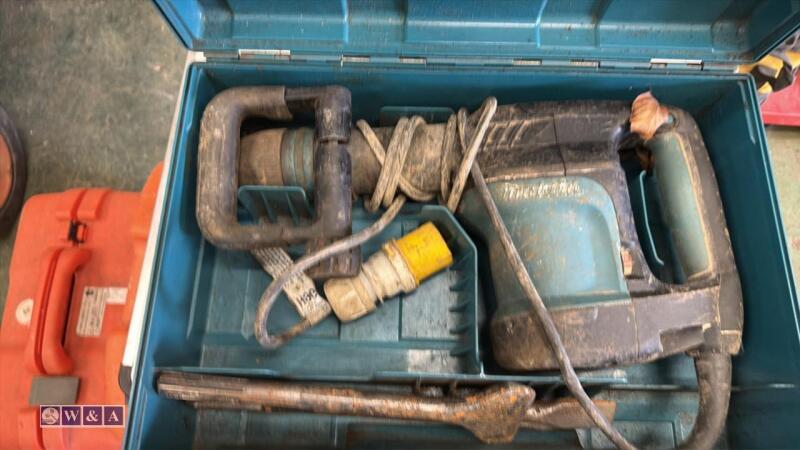 MAKITA 110v breaker c/w case