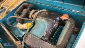 MAKITA 110v breaker c/w case - 4