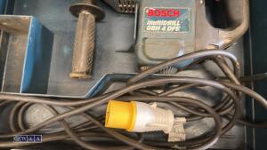 BOSCH 110v drill c/w case - 4