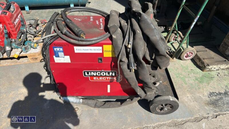 LINCOLN CV450T electric mig welder c/w leads