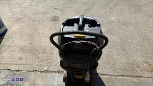 KARCHER 110v wet & dry vacuum - 4