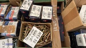 Box of M8/35 carriage bolts - 2