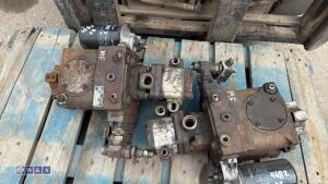 2 x LINDE hydraulic pumps
