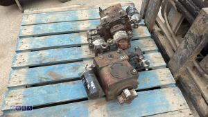 2 x LINDE hydraulic pumps - 3