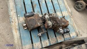 2 x LINDE hydraulic pumps - 4