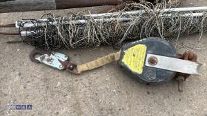 Winch electric fence & shovels