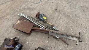 Winch electric fence & shovels - 2