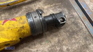 ATLAS COPCO pneumatic breaker - 3