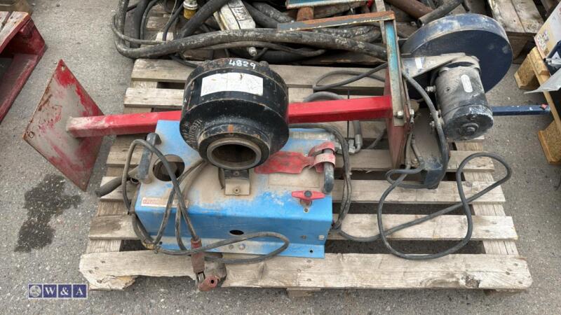 Mobile hose cutting & cramping kit