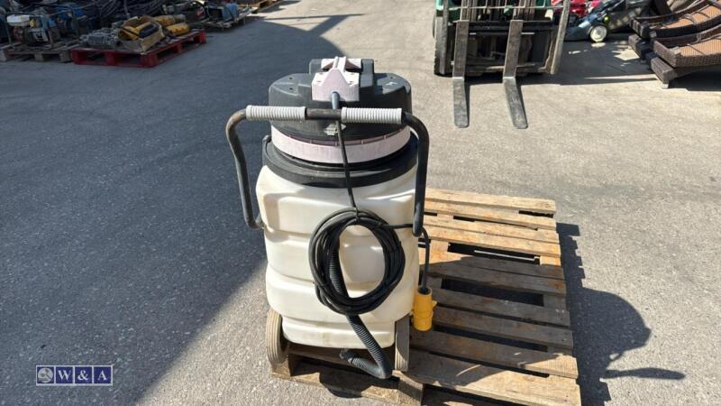 NILFISK 110v wet & dry vacuum