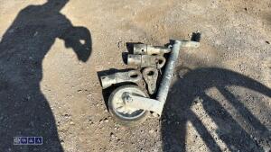 4 x trailer hitches & jockey wheel - 5