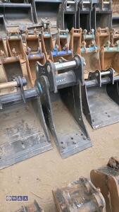 1ft digging bucket c/w bolt on blade (45mm pins) - 4
