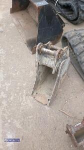 9'' digging bucket (35mm pins)