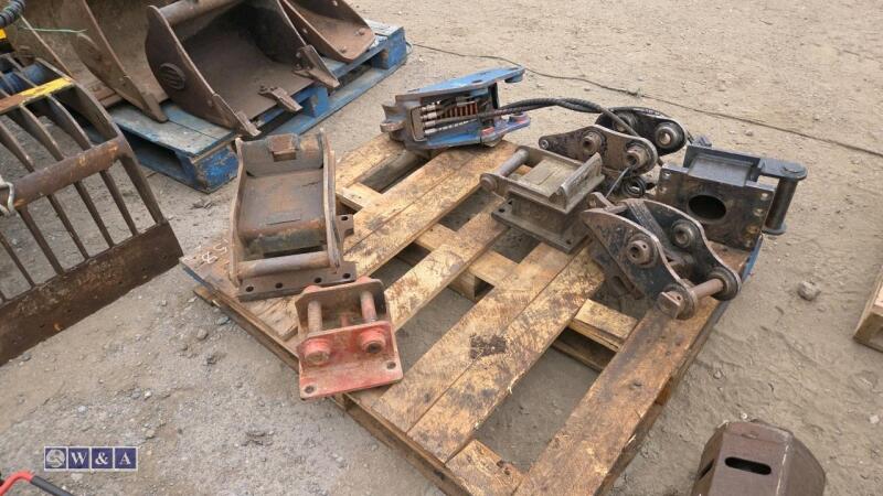 Quantity of quick hitches & headstocks